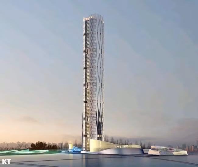 Cao ốc PVN Tower là dự án tòa nhà cao nhất Hà Nội nói riêng và Việt Nam nói chung. Ban đầu, chiều cao dự kiến của PVN Tower là 102 tầng, tổng kinh phí xây dựng dự tính hơn 1 tỷ USD. Tuy nhiên, tháng 3/2012, các chủ đầu tư đã điều chỉnh con số này xuống còn 79 tầng và 600 triệu USD.