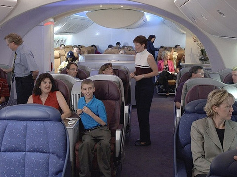 Khoang VIP trên Boeing 787 được thiết kế như một phòng khách thu nhỏ với đầy đủ những tiện nghi hiện đại nhất, dành cho những hành khách có tiền và muốn hưởng thụ.