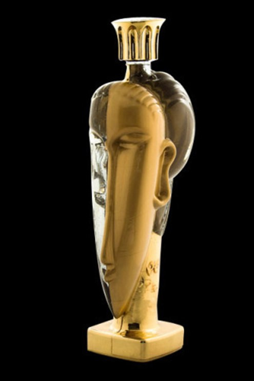 Chai nước đắt nhất thế giới này được làm từ vàng 24 carat, giá 60.000 một chai. Hình dạng của nó cũng được phỏng theo tác phẩm của họa sĩ - nhà điêu khắc Italy Amedeo Clemente Modigliani.