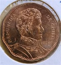 Năm 2008, khoảng 50 triệu Chile peso bị đúc sai chính tả. Cụ thể, tên nước Chile đã bị in thành Chiie. Đến cuối năm 2009, lỗi này mới được phát hiện, dẫn đến 2 quan chức Chile bị sa thải. Có nghi ngờ cho rằng lỗi trên là do sự cố tình phá hoại.