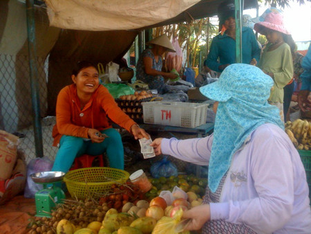 Đồng tiền lưu hành ngoài chợ là bẩn nhất