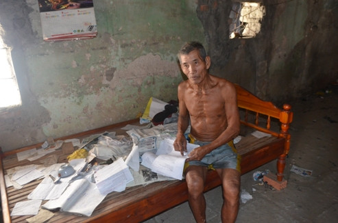 Chủ nhân của ngôi nhà là ông Huỳnh Hộ không thèm đếm xỉa đến bản thân chỉ lo nhanh chóng hoàn thành "công trình" này.