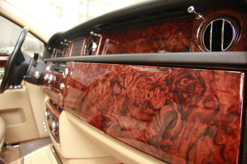 Siêu xe ốp toàn gỗ quý