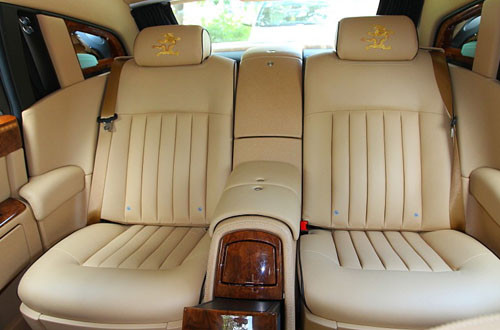 Tựa đầu ghế được thêu tay hình rồng