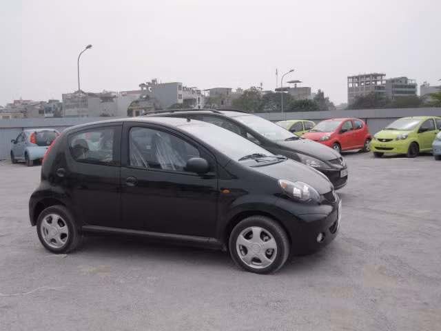 Giám khảo Mỹ Linh hiện đang sử dụng Mitsubitshi Grandis 7 chỗ gần 1 tỷ đồng. Chiếc xe này ca sỹ đã mua được 6 năm và là người bạn song hành của ca sĩ ở mỗi sự kiện giải trí.