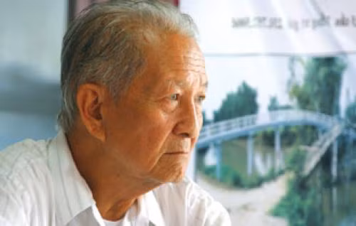 Ông Nguyễn Văn Công cùng nhóm Việt kiều đã xây dựng 160 chiếc cầu cho quê hương. Ảnh: Nhịp Cầu Đầu Tư.