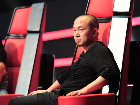 Nhạc sĩ Quốc Trung cũng đang sở hữu một chiếc ô tô nhưng đã từng có lúc nhạc sĩ cảm thấy hối hận vì mua ô tô. Bởi lẽ, theo Quốc Trung: "Xe thì đắt mà đường thì tắc, chỉ tổ mua thêm sự bực mình! Nhưng ân hận thì cũng đã muộn! Bây giờ có mà bán cho ma!"