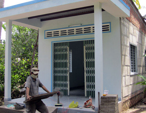 Ngôi nhà 48m2 được xây dựng từ các tấm bê tông nhẹ làm từ gáo dừa.