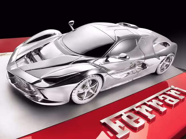 Siêu xe LaFerrari mô hình đặc biệt này cũng chỉ có 499 chiếc được tạo ra và mỗi chiếc có giá tới 6.639 USD.