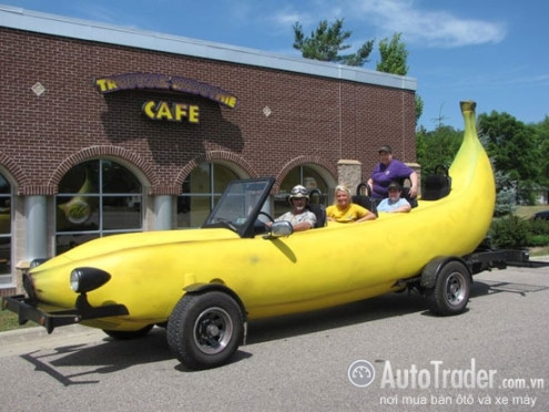 Được biết, Steve đã mất 2 năm để hoàn thành chiếc xe Big Banana Car. Sau khi hoàn thành, Steve cùng người anh em Spade đã lên kế hoạch thực hiện một chuyến đi vòng quanh thế giới và tuyên truyền về căn bệnh huyết khối vốn là nguyên nhân khiến mẹ của họ tử vong.