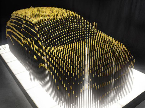 Từ những vật liệu tái chế, những nhà thiết kế tài năng đã tạo ra các tác phẩm độc đáo. Trong ảnh là Lexus CT 200 "Umbra" được tạo hình từ 2.500 thanh nhôm.