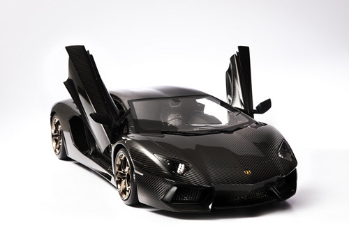 Những chiếc xe mô hình Aventador khác của chuyên gia thiết kế mô hình xe người Đức, Robert Guelpen cũng được bán với giá siêu đắt, không phải ai cũng có khả năng sở hữu.