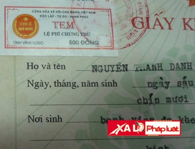 Một giấy khai sinh có họ "Nguyển".