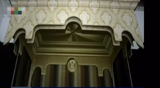 Các nghệ nhân coi đây là một tác phẩm nghệ thuật, họ phải mất đến 604 giờ lao động để sản xuất ra một chiếc giường đắt đỏ này.