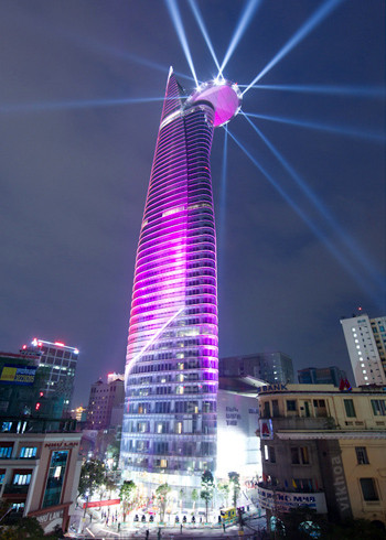 Được xây dựng theo các tiêu chuẩn đẳng cấp thế giới, công trình này cung cấp hơn 37.000 m2 diện tích văn phòng cao cấp và 8.000 m2 diện tích khu bán lẻ. Năm 2011, Bitexco Financial Tower từng được CNN Go bầu chọn là một trong 20 công trình mang tính biểu tượng nhất thế giới.