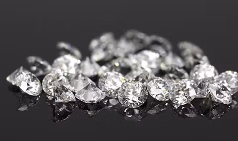 Chế tác kim cương nhân tạo từ tro cốt người quá cố. Ảnh minh họa: Internet.