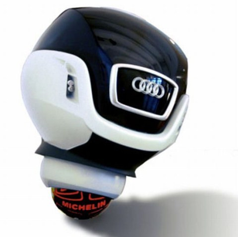Chiếc xe một bánh Audi Snook của nhà thiết kế người Đức - Tilmann Schlootz, với động cơ đa hướng trong chiếc bánh xe hình cầu giúp người điều khiển có thể lái hoặc quay xe theo mọi hướng một cách dễ dàng. Các mô phỏng chuyển động được điều khiển dựa vào trí tuệ nhân tạo.