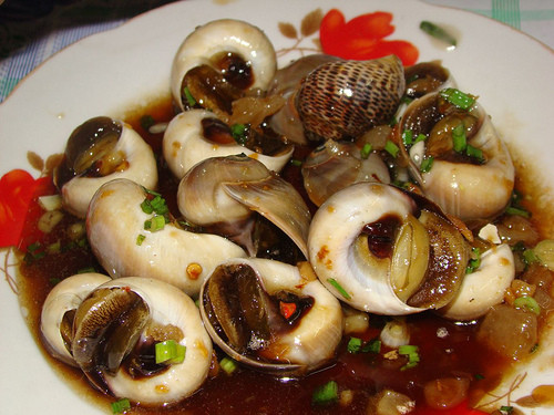 Ốc Sài Gòn là tên gọi chỉ chung cho một phương thức chế biến và kinh doanh các mặt hàng hải sản nói chung, không riêng gì ốc của người Sài Gòn. Những hàng ốc Sài Gòn rất đắt khách, đặc biệt vào các ngày cuối tuần và nghỉ lễ, lượng khách kéo đến các quán ốc ở phố Đinh Liệt, Hoàng Ngọc Phách, Lương Định Của, Hàng Bông... đông nghịt. Tùy từng loại ốc mà có giá khác nhau, tuy nhiên cũng khá "mềm".