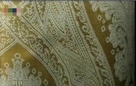 Mọi chi tiết của chiếc giường đều được gia công kỹ càng, đem lại vẻ sang trọng và đẹp mắt cho chiếc giường này.