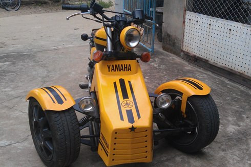 Chiếc mô tô 3 bánh này của anh Lê Văn Huy (Quảng Nam), một người thợ cơ khí có tình yêu xe và 20 năm trong nghề.