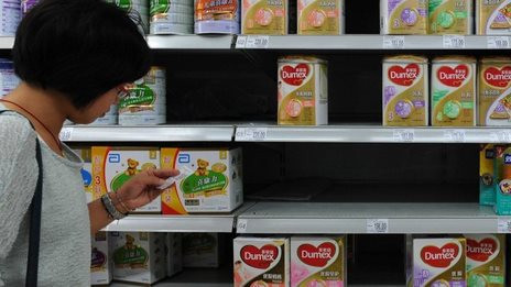 Sữa Dumex và Abbott bị ảnh hưởng nhiều nhất trong sự cố sữa nhiễm khuẩn này.