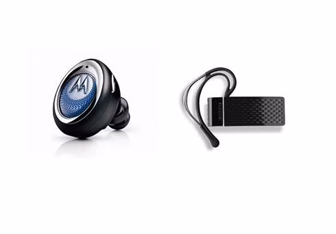 Tai nghe Bluetooth Jawbone (phải) giá 119,95 USD và tai nghe Motorola MINI H9 (trái) giá 149,95 USD là thiết bị tiện dụng, giúp người lái xe đảm bảo an toàn khi vận hành.
