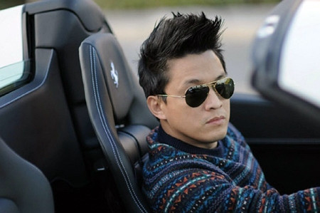 Ferrari 458 Italia được trang bị động cơ V8 4.5 lít với công suất tối đa 570 mã lực tại vòng tua máy 9.000 vòng/phút, mô-men xoắn 400 lb-ft, đi cùng hệ dẫn động cầu sau và hộp số bán tự động 7 cấp. Điểm đặc biệt của 458 Italia là kỹ thuật tăng lực ép xuống với những chi tiết độc như hốc gió cũng có cánh gió.