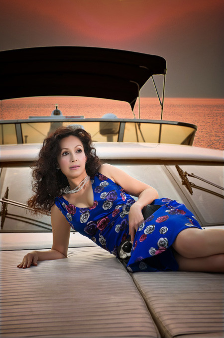 Ông Hồ Tôn Đức cho biết, Saigon Marina của ông được thành lập từ 4 năm nay và là đại lý chính thức của hãng du thuyền nổi tiếng Sunseeker tại Việt Nam, chuyên mua bán, cung cấp và tổ chức các loại hình dịch vụ, du lịch liên quan đến du thuyền.