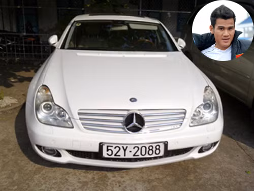 Sau khi Công Vinh sắm Mercedes SLK 200, tiền đạo Phan Thanh Bình cũng không kém cạnh khi sau đám cưới anh "tậu" ngay chiếc Mercedes - Benz CLS350 dành tặng vợ nhân dịp lễ tình nhân 14/2. Trước đó, Phan Thanh Bình cũng sở hữu chiếc Mitsubishi Grandis với giá 50.000 USD (1 tỷ đồng).