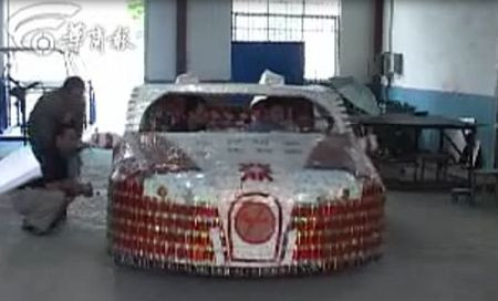 Một siêu xe không khí thải được làm hoàn toàn bằng vỏ bao thuốc lá. Đặc biệt, chiếc xe có thể chạy thực sự, chứ không chỉ để trưng bày.