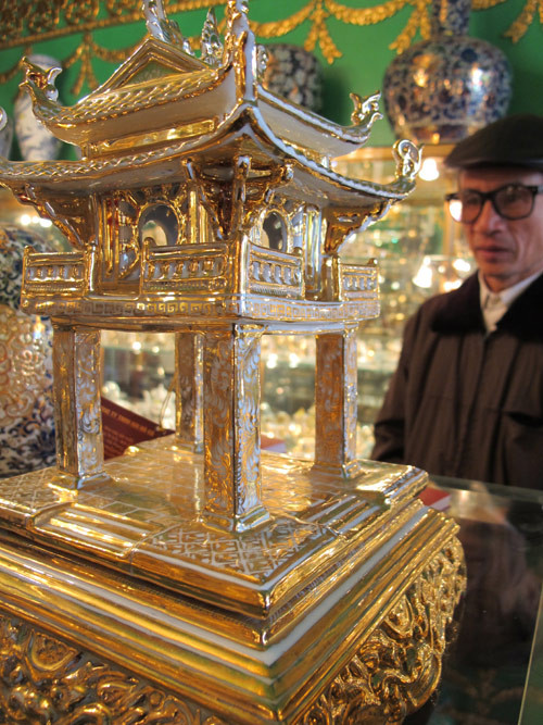 Ông Hải cho biết: "Kỹ thuật dát vàng này tôi đã nghiên cứu hơn 20 năm, đảm bảo độ sáng bóng và không bị bào mòn theo thời gian. Với kỹ thuật này, tôi kỳ vọng sẽ sử dụng để "dát vàng" nhiều công trình lớn ở Việt Nam sau này, đảm bảo sẽ không thua kém bất kỳ đất nước nào trên thế giới, thậm chí còn bền đẹp và ít tốn kém hơn nhiều".