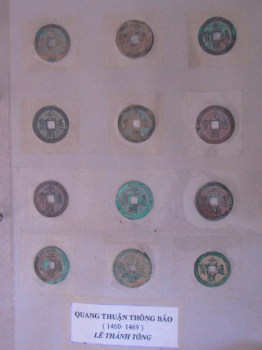 Hiện tại, anh Minh đang có một bộ sưu tập tiền xu cổ "khổng lồ", tập hợp tương đối đầy đủ các hiệu tiền của các triều đại phong kiến Việt Nam, từ Đinh, Lý, Trần, Lê đến nhà Nguyễn. Ngoài ra, anh còn sưu tập tiền của Trung Quốc (thời Tần Hán, Tam Quốc, Đường...), Nhật Bản. Riêng bộ sưu tập tiền cổ các triều đại Việt Nam hiện có hơn 40 loại, mỗi triều có ít nhất 3-4 chủng loại.