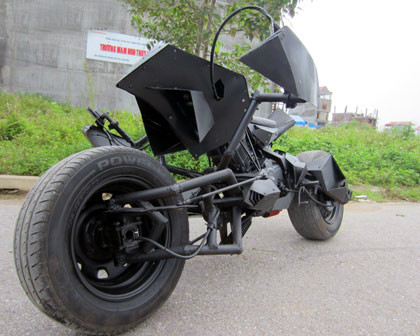 Tùng Lâm chia sẻ: "Trong tương lai xa, tôi sẽ làm một số loại độc đáo khác như xe một bánh to mà người có thể ngồi trong điều khiển. Chế tạo máy bay trực thăng giống trong phim Avatar".