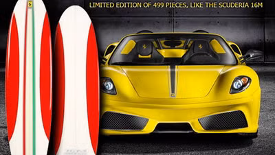 Khách hàng mua siêu xe Ferrari luôn được trao cơ hội lựa chọn những phụ kiện chẳng hề liên quan gì đến xe hơi. Họ có thể chọn thêm bàn cờ vua bằng sợi carbon (2.100 USD), nút bịt tai Ferrari (33 USD), laptop (1.400), nước hoa (69 USD) và quần sooc đi biển (99 USD). Tuy nhiên, ván lướt sóng mới là phụ kiện chủ đạo khi chỉ có 499 chiếc được sản xuất với giá tiền gần 1.800 USD cho mỗi chiếc.