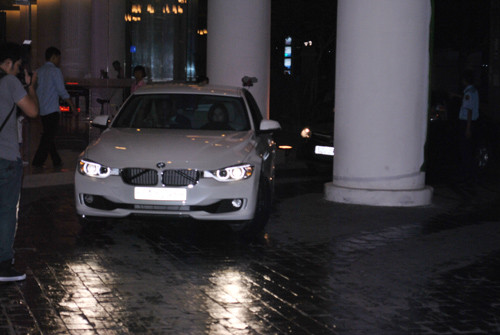 Việc Angela Phương Trinh mua chiếc xe này đánh tan mọi nghi ngờ của dư luận về việc cô mượn nhà, mượn xe.