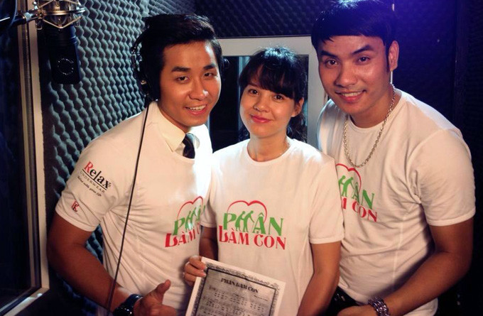 MC Nguyên Khang, Diễm Quỳnh và nhạc sĩ A Tuân trong phòng thu ca khúc Phận làm con.