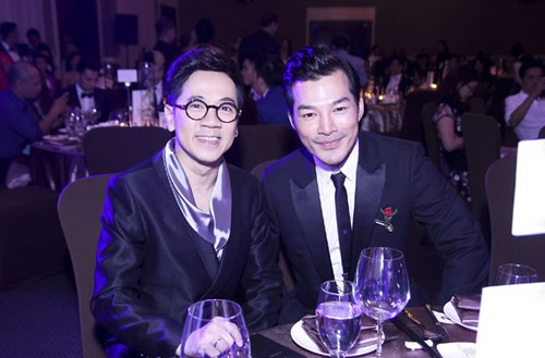  Trần Bảo Sơn và nghệ sĩ Thành Lộc trong sự kiện tối qua.