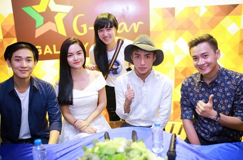 Hiện bộ phim "Chàng trai năm ấy" đang tiếp tục được công chiếu tại các rạp trên toàn quốc.