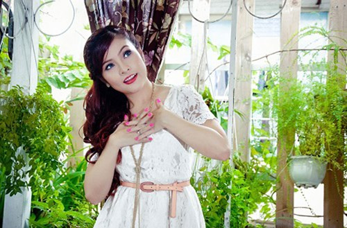 Phát hiện bị ung thư bạch cầu từ năm 2005, sau một thời gian dài chống chọi với căn bệnh hiểm nghèo, tối 1/11/2014, nữ ca sĩ đã trút hơi thở cuối cùng tại Mỹ.