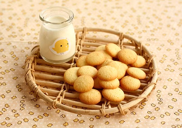 Song, mẹ nen nhớ rằng, thành phần dinh dưỡng trong những sản phẩm này không cân đối và đầy đủ bằng sữa cho nên nó chỉ có thể đóng vai trò là bữa ăn phụ.