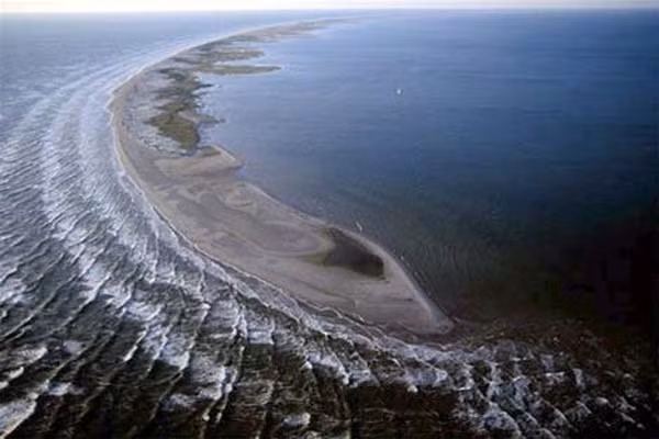 2. Kem dưỡng chống rạn, săn chắc da. Sử dụng những loại kem dưỡng da có tác dụng làm săn chắc, chống rạn da thì câu trả lời của các bác sĩ da liễu có thể khiến bạn thay đổi quyết định. Bác sĩ da liễu khẳng định kem dưỡng làm săn da hay kem dưỡng da chống rạn thực sự không có tác dụng làm giảm những vết rạn da trong một thời gian dài sử dụng.