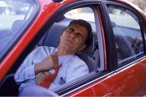 9. Tăng nguy cơ tử vong. Theo một nghiên cứu ở nước Anh năm 2007, giấc ngủ ảnh hưởng đến tỷ lệ tử vong của hơn 10.000 công chức Anh trong hơn hai thập kỷ. những người chỉ ngủ 5 -7 giờ hoặc ít hơn gần như có nguy cơ tử vong cao gấp hai lần những người ngủ đủ vì mọi nguyên nhân. Đặc biệt, thiếu ngủ làm tăng gấp đôi nguy cơ tử vong do bệnh tim mạch.