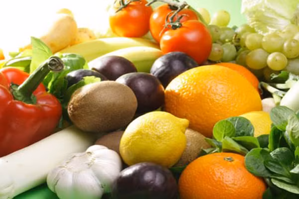 Hoàn toàn không phải trái cây ngọt thì lượng đường cao. Trái cây với lượng glycemic (GI) không vượt quá 55 sẽ là lựa chọn an toàn cho bệnh nhân tiểu đường vì chúng giúp điều chỉnh nồng độ đường trong máu tốt hơn.