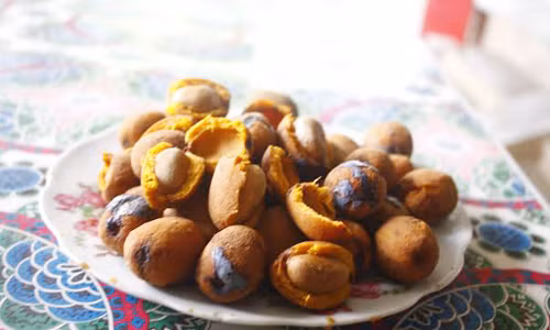 Ngoài ra, nếu cầu kỳ người ta có thể dùng cọ ỏm đem kho cá, nêm gia vị ăn cũng rất lạ.