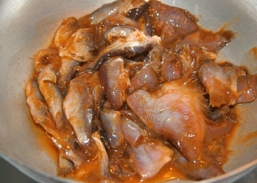 Mắm cá là đặc sản của miền Tây Nam Bộ. Ở đây, hầu như bất kỳ loại cá nào cũng có thể làm mắm. Đi bất cứ chợ nào cũng có thễ dễ dàng tìm thấy mắm được bày bán khắp nơi, vô tình đã tạo thành một nét rất riêng của miền Tây. Muôn màu muôn vẻ với rất nhiều loại mắm: mắm cá lóc, cá linh, cá sặc, cá trèn, cá chốt...