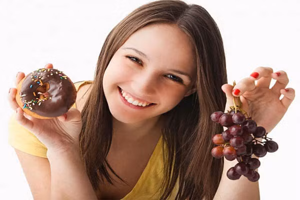 Cả hai loại nho đỏ và đen có chứa chất chống oxy hóa mạnh mẽ, thu hẹp xơ cứng động mạch làm giảm nguy cơ bệnh tim và đột quỵ. Đặc biệt,chất axit ellagic trong loại quả này chống ung thư.