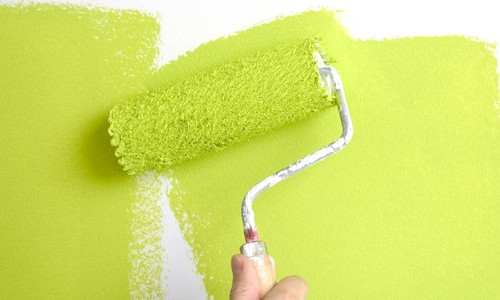 Khử mùi sơn phòng mới. Phòng mới xây hay sơn lại thường có mùi sơn mới rất khó chịu, mùi này có thể kéo dài từ một đến vài tuần. Để khắc phục, hãy đặt hai bát nước có pha muối dưới sàn, mùi sơn sẽ biến mất trong hai ngày.