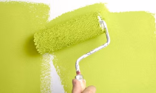 Khử mùi sơn phòng mới. Phòng mới xây hay sơn lại thường có mùi sơn mới rất khó chịu, mùi này có thể kéo dài từ một đến vài tuần. Để khắc phục, hãy đặt hai bát nước có pha muối dưới sàn, mùi sơn sẽ biến mất trong hai ngày.