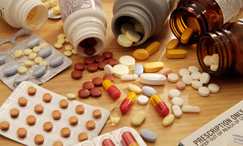 8. Lạm dụng thuốc giảm đau. Sử dụng quá nhiều hoặc lạm dụng thuốc giảm đau có thể dẫn đến tổn hại nghiêm trọng của gan và thận.