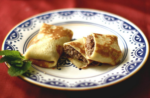 Bánh Crêpes rất phổ biến ở Mỹ, nó được bán trên dọc các vỉa hè ở Mỹ với rất nhiều loại nhân bên trong bánh: từ pho mát, giăm bông cho đến dâu tây và kem…